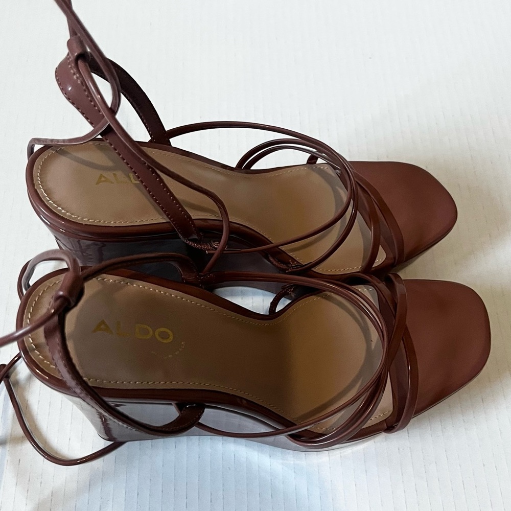 ALDO-NEW Brown/Mauve Shiny Strappy Wedges Size 8.5 - Picture 6 of 8